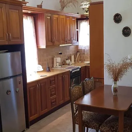 بيت للعطل Lourantianika House