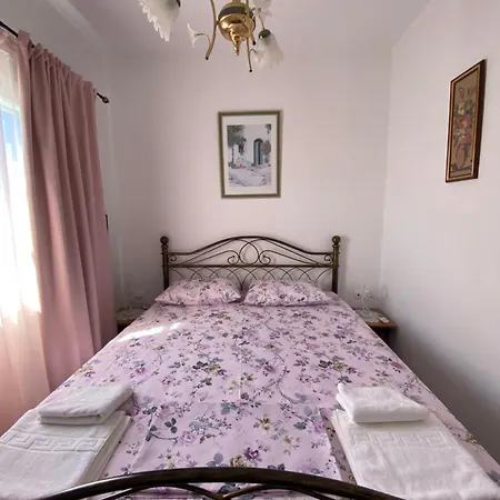 Lourantianika House *