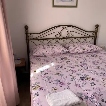 度假居 Lourantianika House